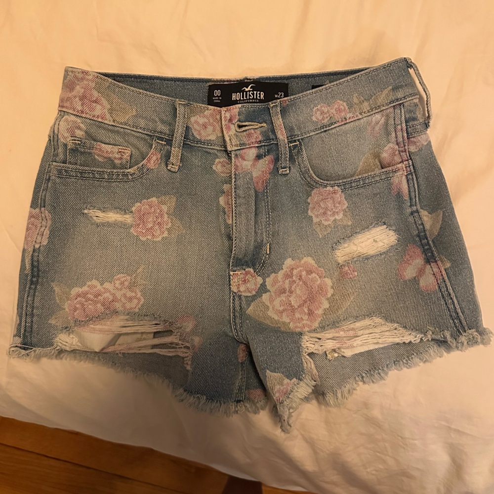 Hollister Jeans Shorts High-Rise Short-Short Vintage Pink Floral